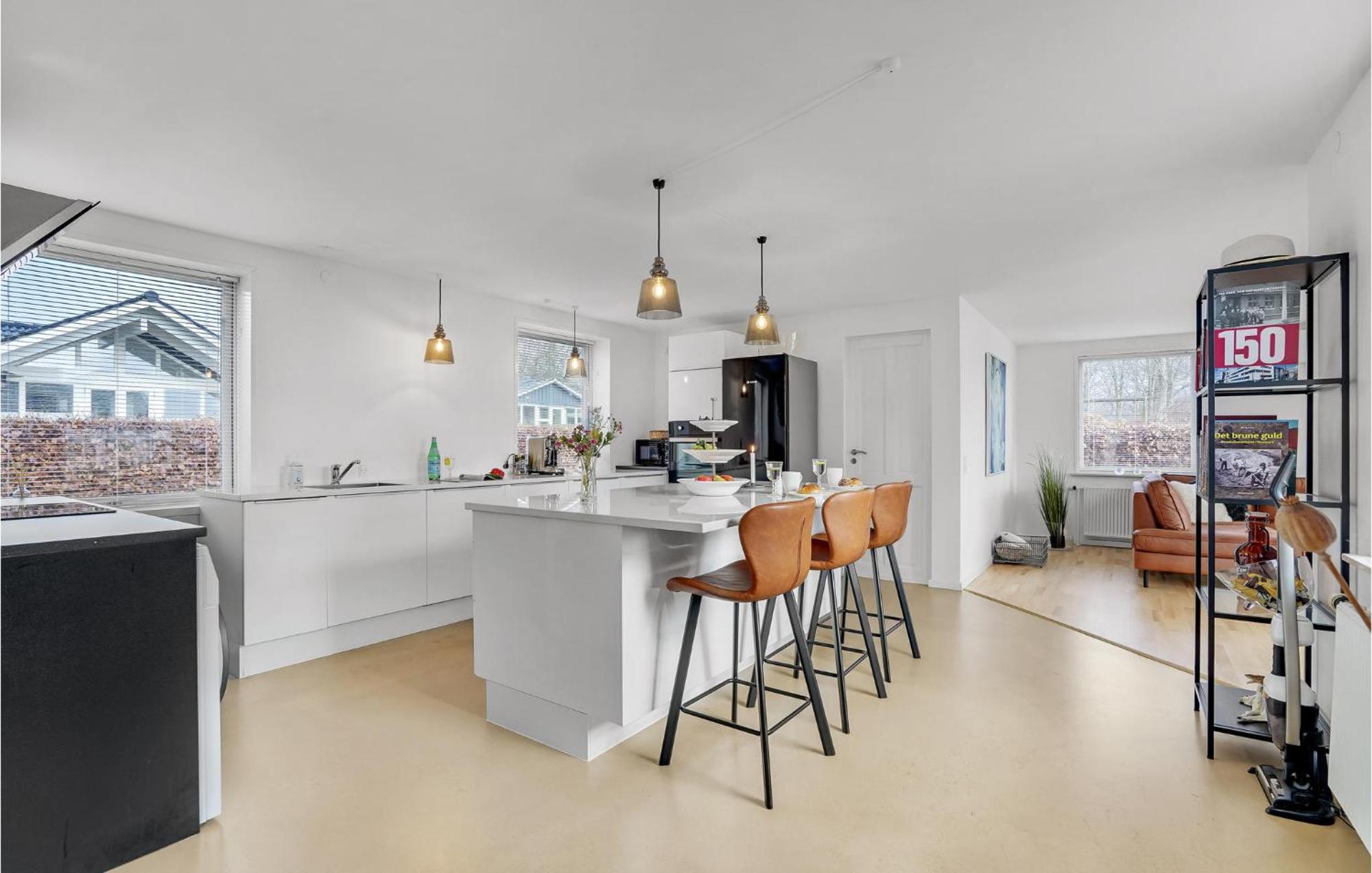 Gorgeous Home In Sunds With Kitchen Extérieur photo